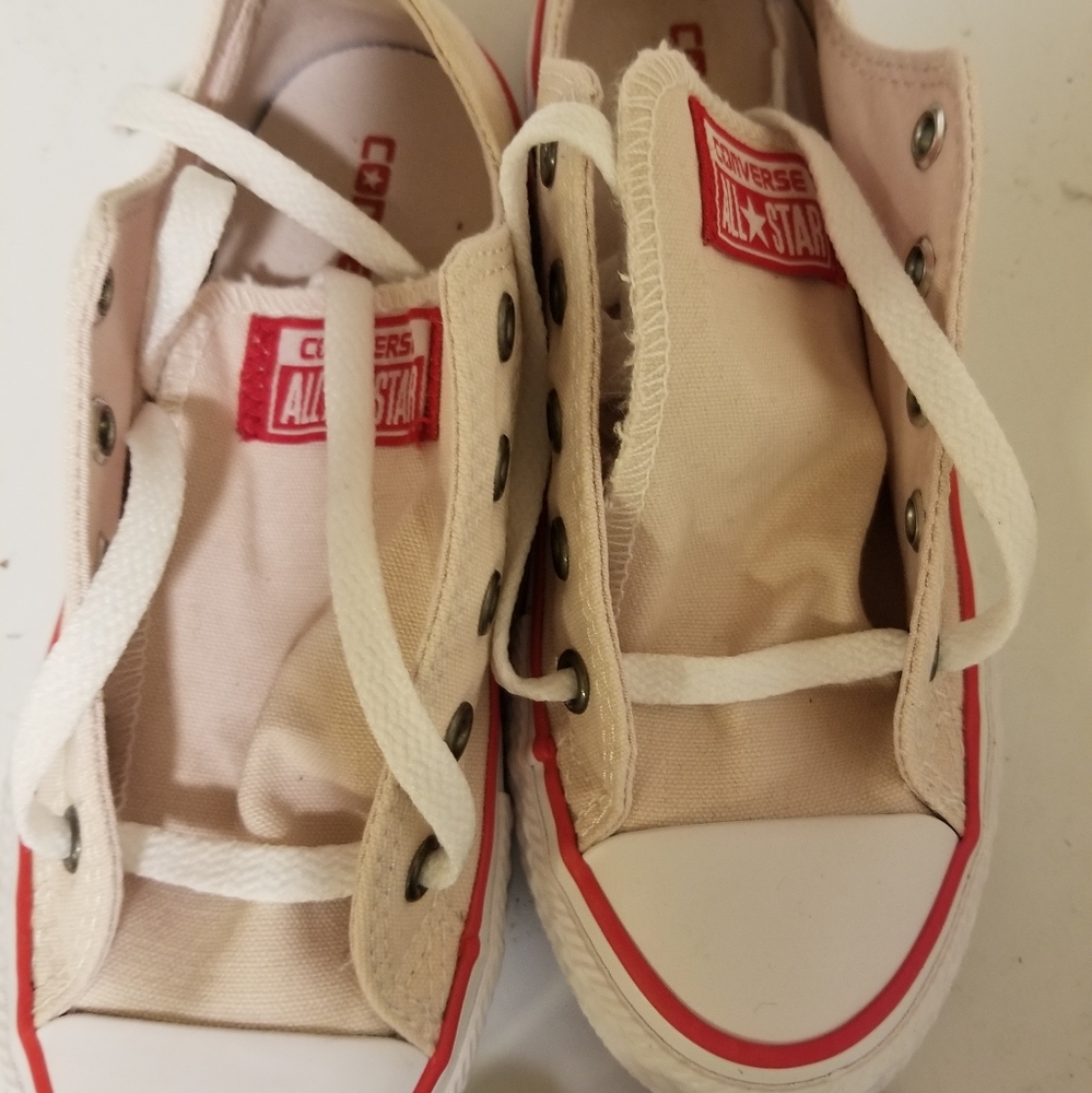 Pink low top converse